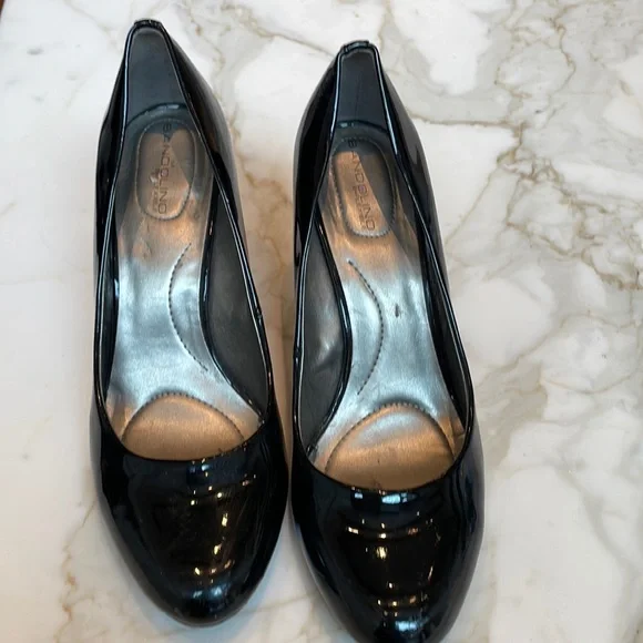 Bandolino black pumps deals